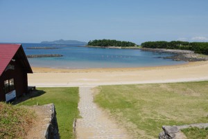 海水浴客のいない波戸岬海水浴場