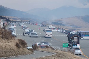 ほぼ満車の草千里駐車場