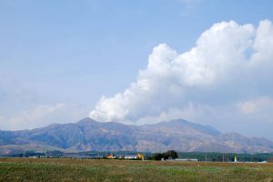 南カルデラからの阿蘇山［明神池名水公園・南阿蘇村］