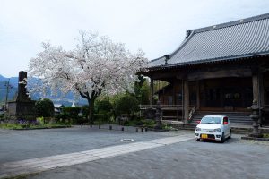 水源そばの玉泉山教寺［寺坂水源・南阿蘇村］