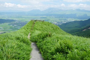 阿蘇を一望できるパノラマ展望台［西湯浦園地展望台・ミルクロード］