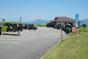 西湯浦園地展望台の駐車場［ミルクロード・県道339号線］