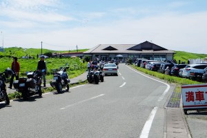 駐車場と阿蘇大観峯茶店［大観峰］