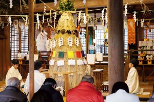 茅を編んでつくった葦塚（あしづか）神様［節分祭・阿蘇神社］