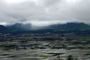 雨模様の阿蘇市と阿蘇五岳