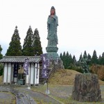 駐車場近くの観音像［阿蘇古代の郷美術館］