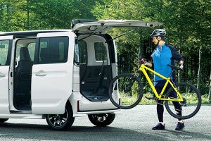 荷室へMTBを載せる［新型2017 スペーシア 自転車積載］