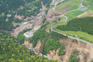 熊本地震 南阿蘇鉄道 被害状況 写真 ［フランキー銅像 熊本復興プロジェクト］