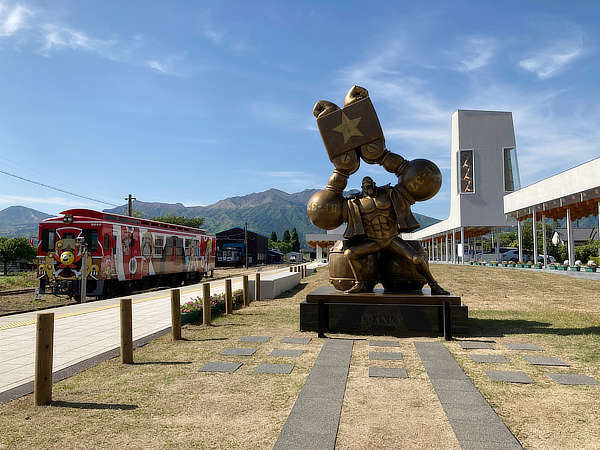 南阿蘇鉄道 高森駅 フランキー像 ワンピース銅像